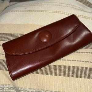 HOBO Eden international clutch wallet leather chocolate brown